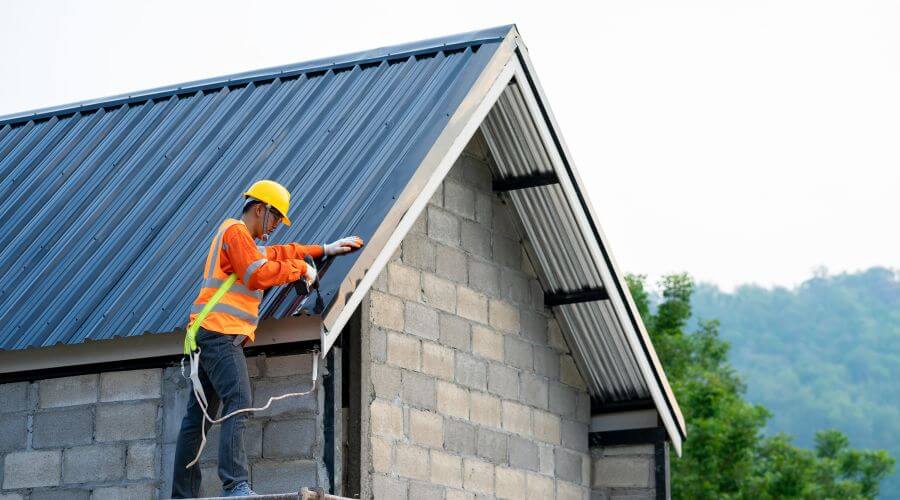 Professional gutter cleaning in Englewood, FL